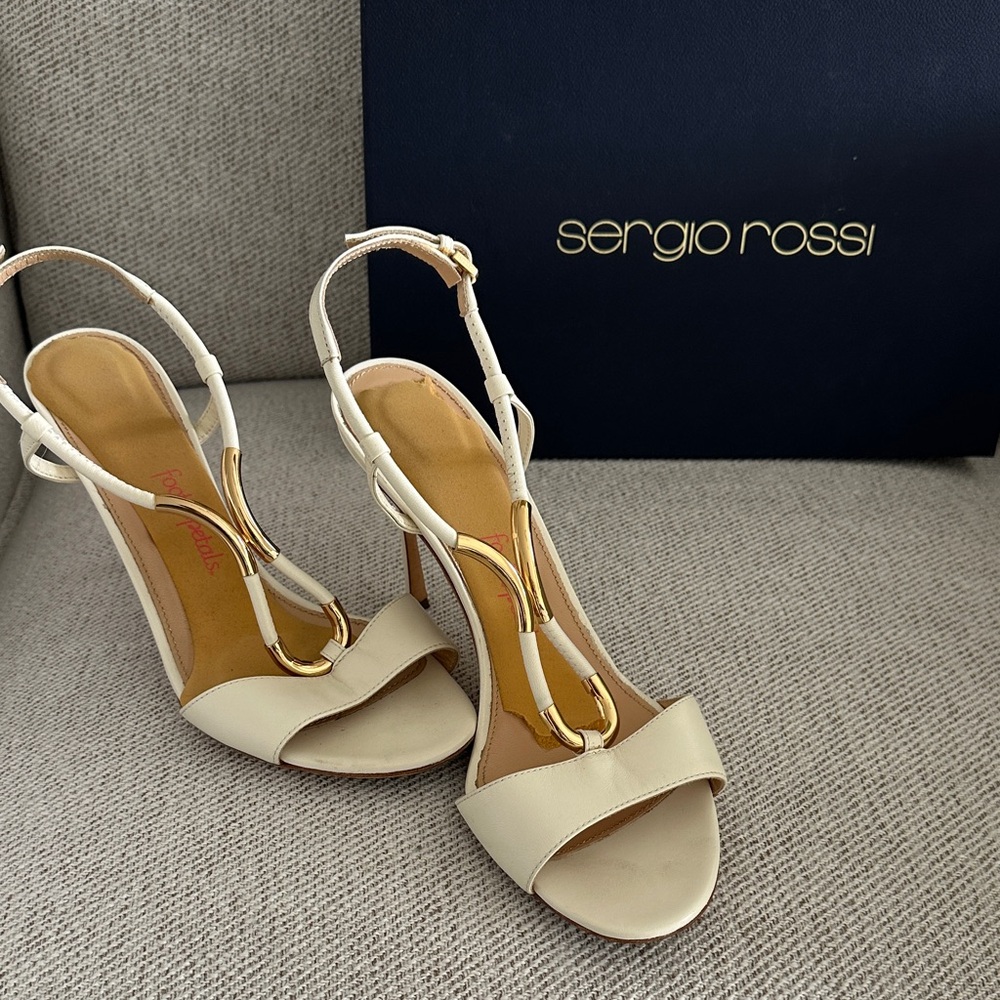 Sergio Rossi Elegant Cream Heels with Gold Accent